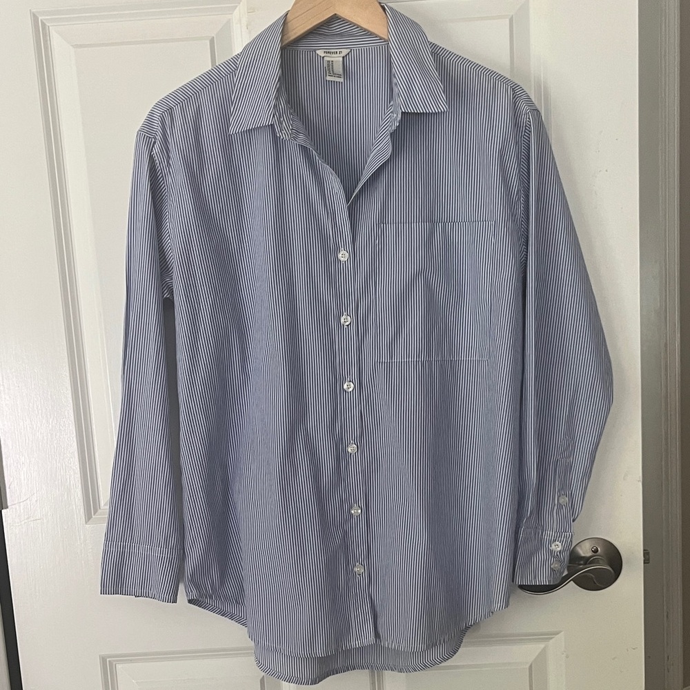 Forever 21 Women's Blue Striped Button Down Shirt with pintuck back detail Sz M